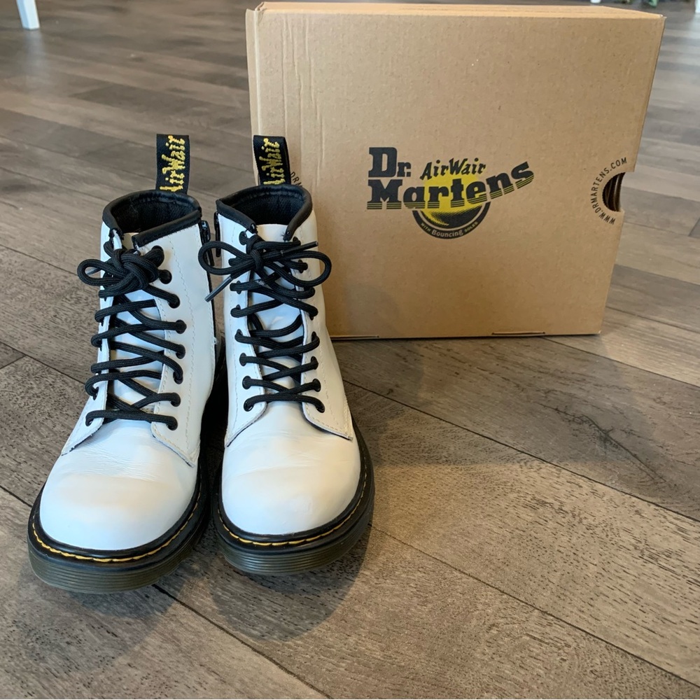 Dr. Martens Kid's Collection
1460 Lace Up Boot | Size 13 | Romario | White